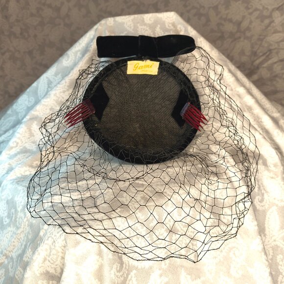 Black velvet spiral vintage funeral hat with 5\